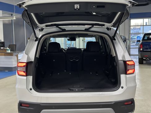 New 2025 Honda Pilot Touring image 9