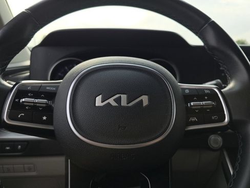 Used 2022 Kia Carnival LX FWD image 29