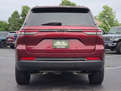 Used 2024 Jeep Grand Cherokee Altitude AWD/4WD image 22