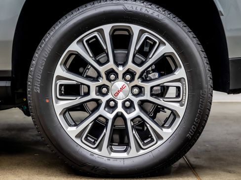 Used 2026 GMC Yukon XL Denali w/ Sun & Power Step Package AWD/4WD image 36