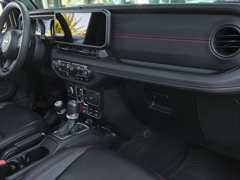 Used 2024 Jeep Wrangler Unlimited Rubicon image 21