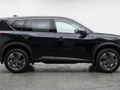 Used 2025 Nissan Rogue SV image 11