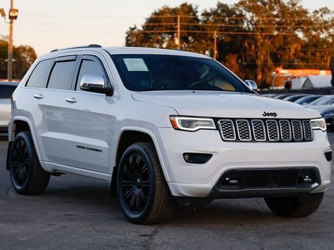 Used 2017 Jeep Grand Cherokee Overland w/ Jeep Active Safety Group image 20