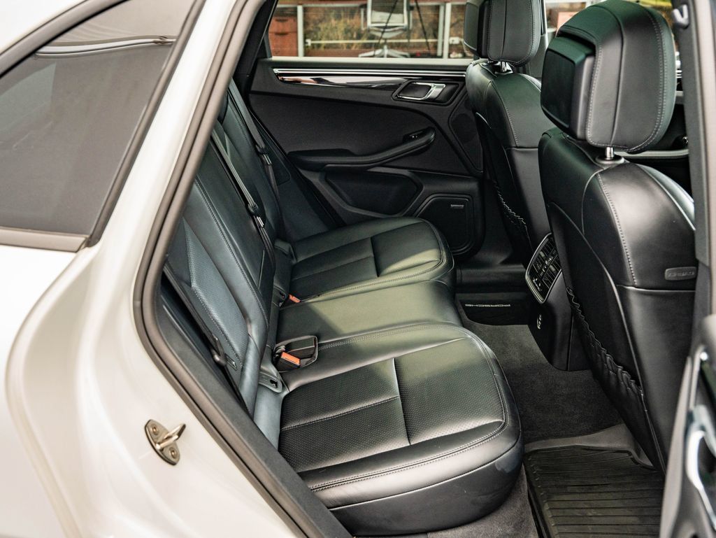 Certified 2026 Porsche Macan AWD/4WD image 44