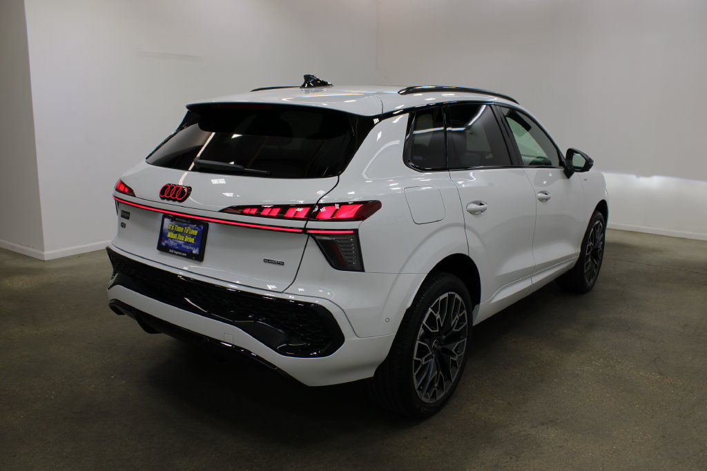 New 2026 Audi Q3 quattro 2.0T AWD/4WD image 5