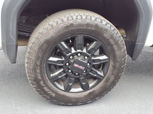 Used 2025 GMC Sierra 2500 AT4 AWD/4WD image 8