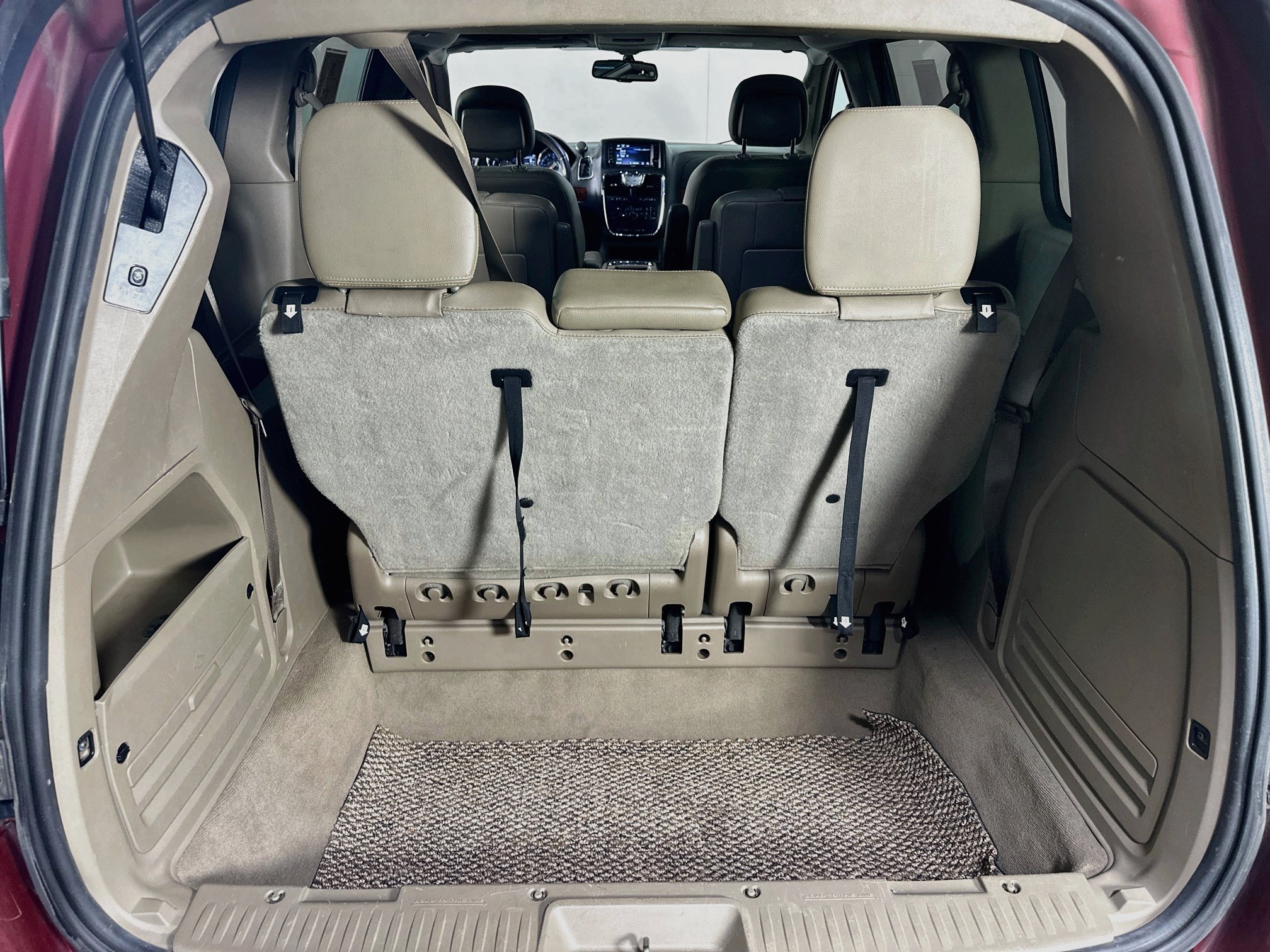 Used 2016 Chrysler Town & Country Touring FWD image 26