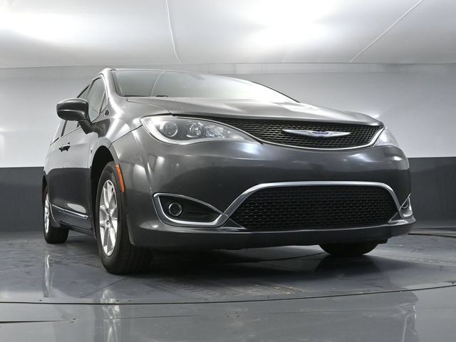 Used 2020 Chrysler Pacifica Touring-L FWD image 41