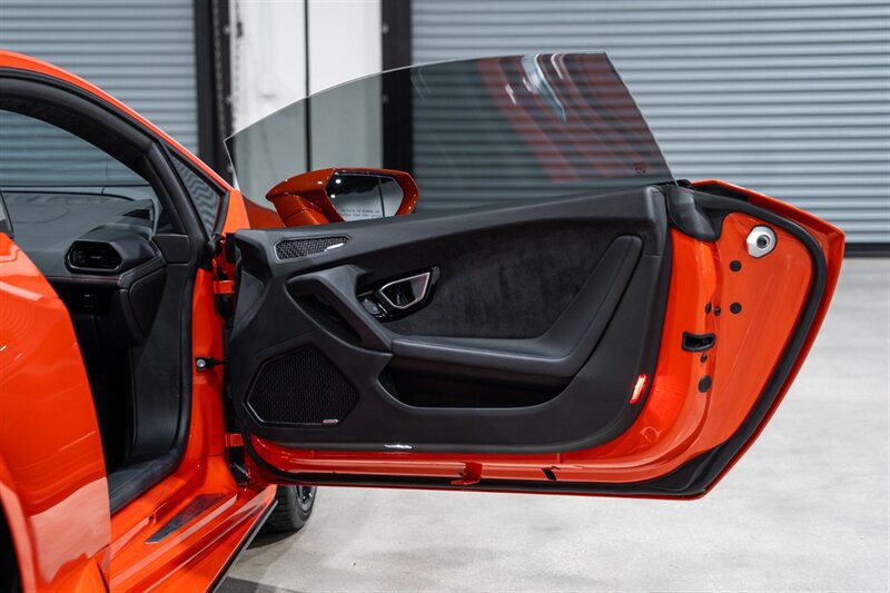Used 2020 Lamborghini Huracan EVO AWD/4WD image 32
