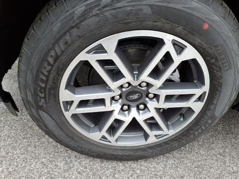 New 2025 Ford Expedition Active image 17