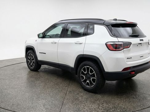 Used 2025 Jeep Compass Trailhawk AWD/4WD image 6