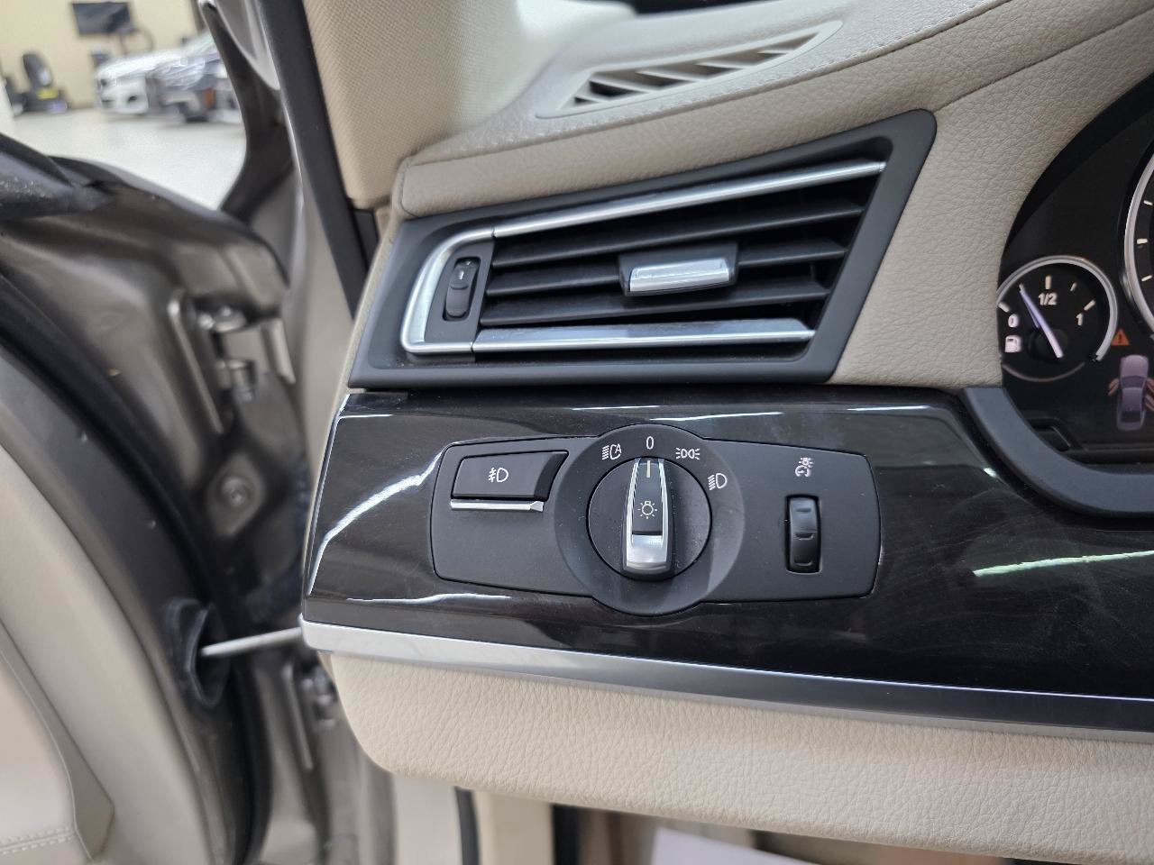 Used 2011 BMW 750Li xDrive AWD/4WD image 38
