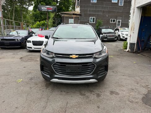 Used 2018 Chevrolet Trax LT w/ LT Convenience Package AWD/4WD image 9