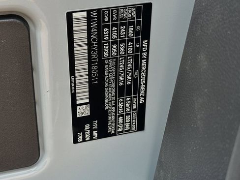 Used 2024 Mercedes-Benz Sprinter 2500 image 26