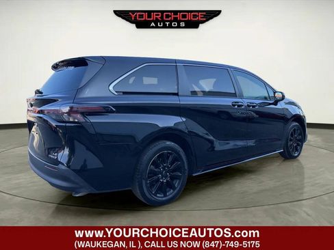Used 2023 Toyota Sienna LE FWD image 5