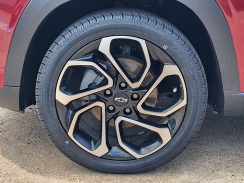 Used 2024 Chevrolet Trax RS w/ Sunroof Package FWD image 10