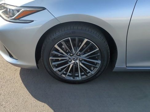 Used 2024 Lexus ES 300h w/ Premium Package image 10