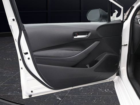 Used 2021 Toyota Corolla LE FWD image 11