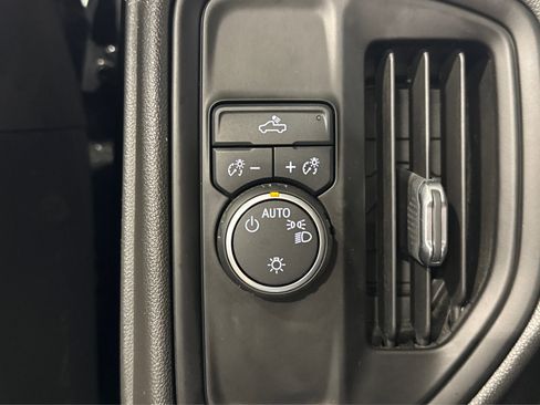 Used 2020 Chevrolet Silverado 1500 Custom w/ Custom Value Package image 20