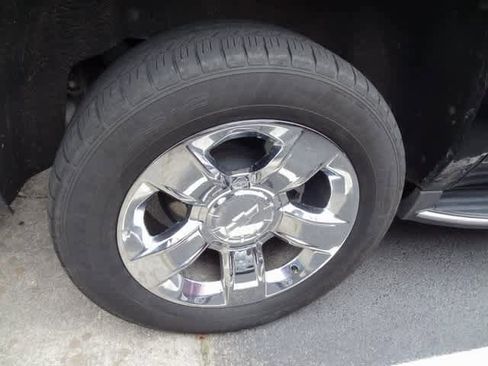 Used 2017 Chevrolet Suburban Premier image 10