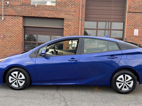 Used 2018 Toyota Prius Two w/ Prius Two Safety Plus Package FWD image 6