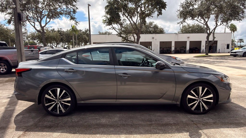 Used 2021 Nissan Altima 2.5 SR w/ SR Premium Package FWD image 5