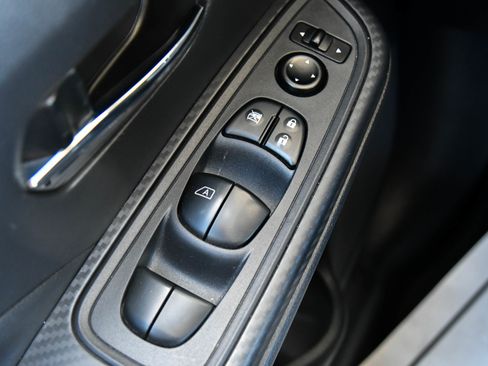 Used 2023 Nissan Versa SV FWD image 29