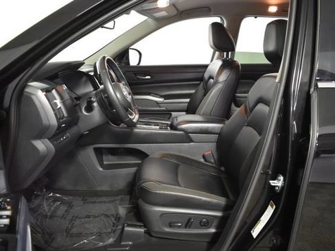 Used 2023 Nissan Pathfinder SL AWD/4WD image 11
