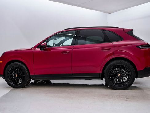 Certified 2024 Porsche Cayenne image 2
