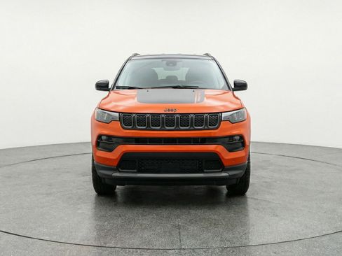 Used 2025 Jeep Compass Trailhawk AWD/4WD image 2