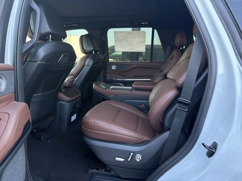 New 2026 Lincoln Navigator Reserve AWD/4WD image 6