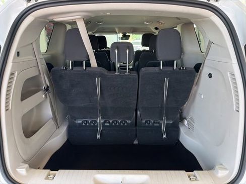 Used 2023 Chrysler Voyager LX FWD image 8
