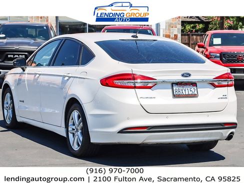 Used 2018 Ford Fusion SE image 2