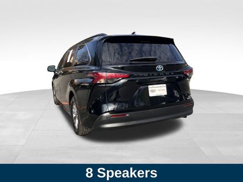 Used 2021 Toyota Sienna XLE image 3