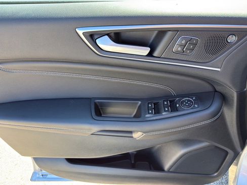 Used 2022 Ford Edge Titanium image 9