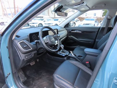 Used 2025 Kia Seltos EX image 2