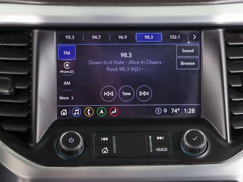 Used 2022 GMC Acadia SLT w/ Technology Package FWD image 19