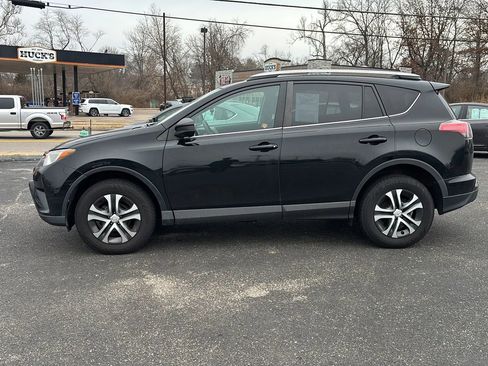 Used 2018 Toyota RAV4 LE image 2