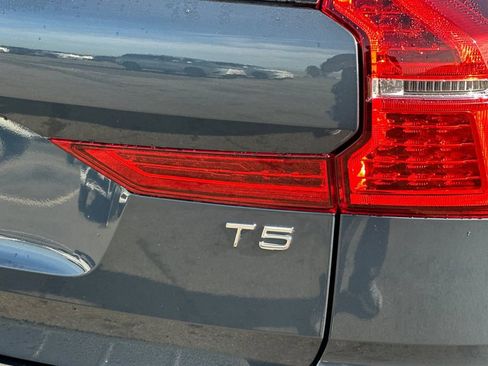 Used 2020 Volvo XC60 T5 Momentum w/ Protection Package Premier image 27