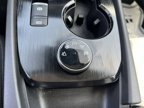 Used 2023 Nissan Rogue SV AWD/4WD image 17