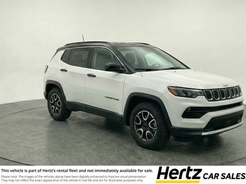 Used 2025 Jeep Compass Trailhawk AWD/4WD image 1