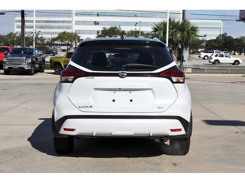 Used 2023 Nissan Kicks SV image 5