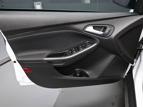 Used 2017 Ford Focus SEL image 10