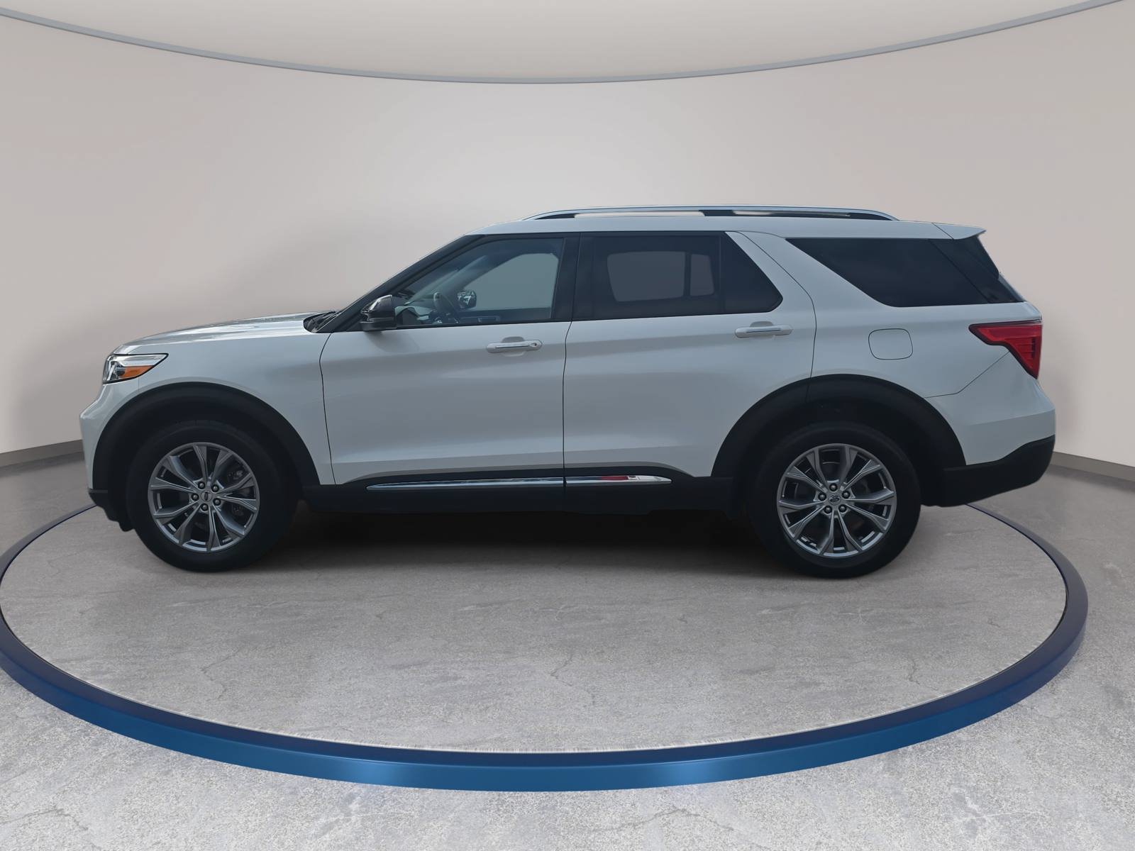 Used 2022 Ford Explorer Limited w/ Equipment Group 301A AWD/4WD image 8