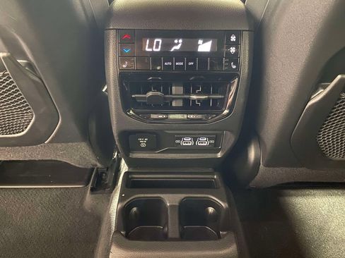 Used 2022 Jeep Grand Cherokee L Limited AWD/4WD image 14