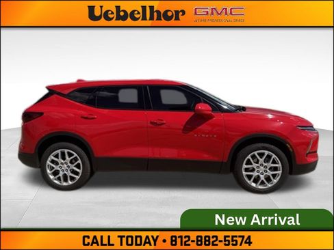Used 2023 Chevrolet Blazer LT FWD image 3