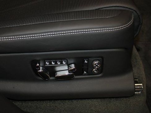 Used 2023 Bentley Bentayga Extended Wheelbase image 22