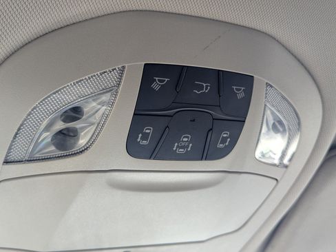 Used 2024 Chrysler Pacifica Limited FWD image 13