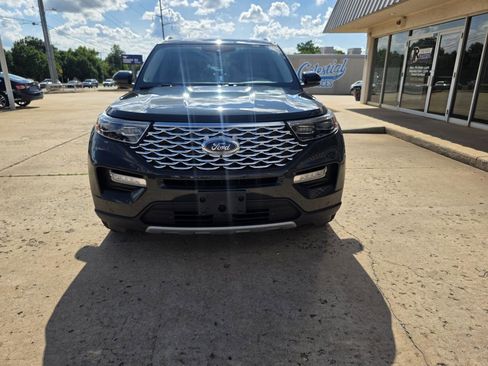 Used 2022 Ford Explorer Platinum w/ Equipment Group 601A AWD/4WD image 2