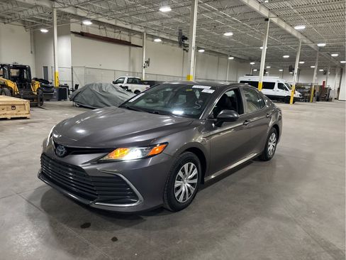 Used 2022 Toyota Camry LE image 3